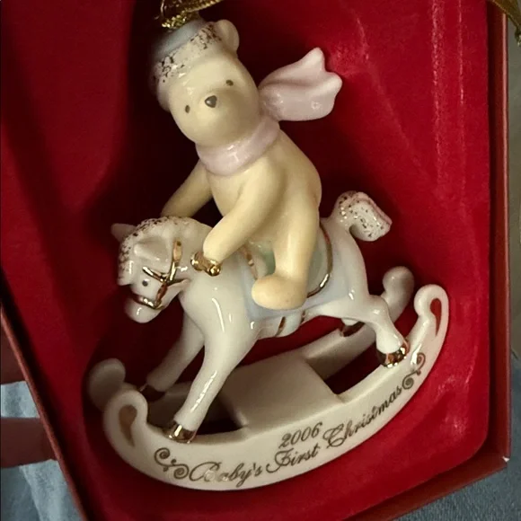 Lenox 2006 Annual Winnie the Pooh Baby’s First Christmas Ornament - Picture 7 of 7
